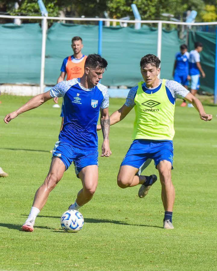 Fue volante y central en inferiores, quedó libre de Boca y con un entrenamiento le bastó para convencer a Sava