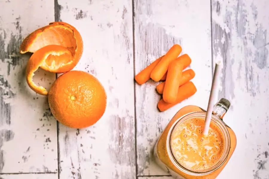 Licuado de naranja: ¿cuál es la diferencia con el jugo exprimido y por qué es más saludable?