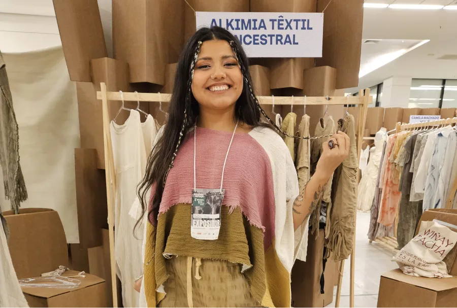 COLECCIÓN DE MODA. Con Alkimia Textil Ancestral, Natalia Orozco lleva la tradición del norte argentino a Brasil. / CORTESÍA ALKIMIA TEXTIL ANCESTRAL.