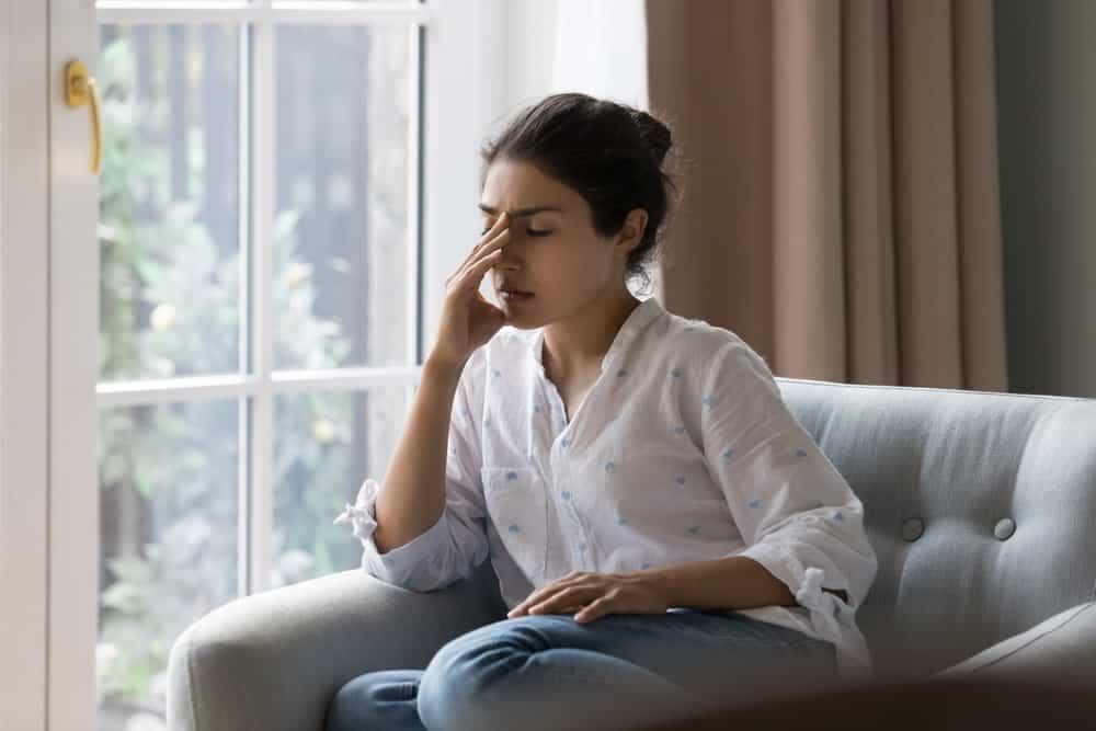 Expertos revelan como combatir los pensamientos negativos de forma sencilla.