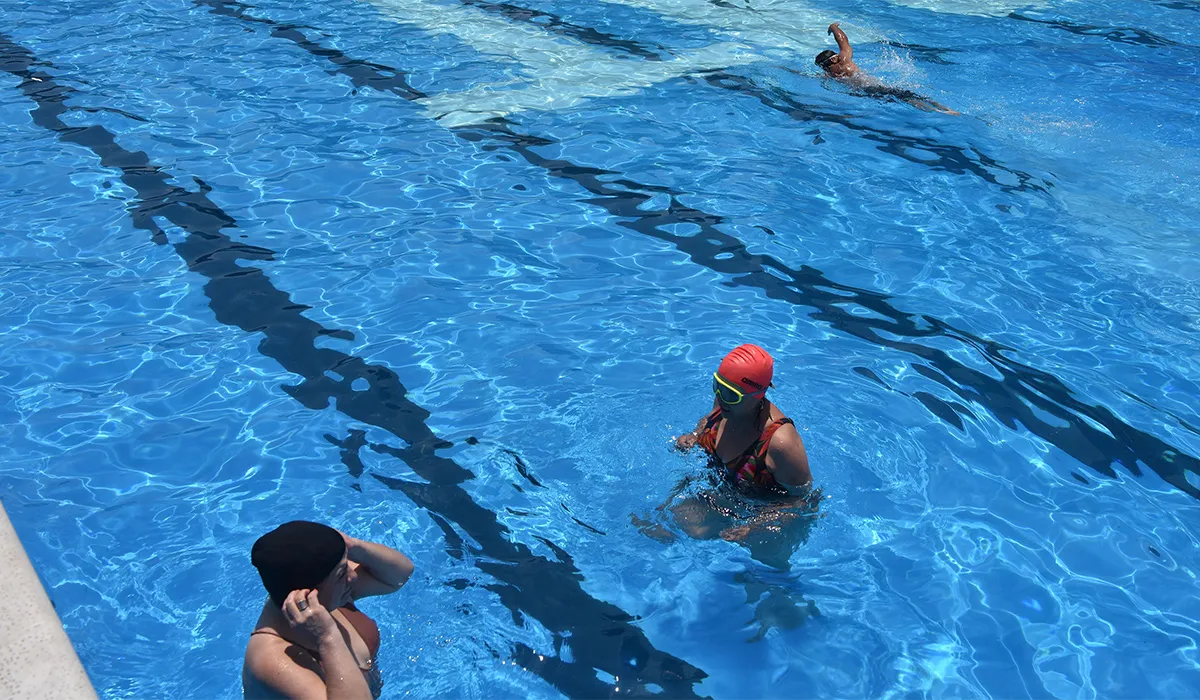 ESCAPE. Las piletas de los clubes y complejos de la provincia serán el refugio de miles de tucumanos que buscarán escapar del calor. 