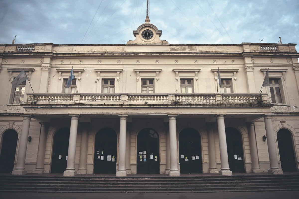 ESTACIÓN MITRE. El predio que contiene el inmueble inaugurado en 1891 está ubicado en Corrientes al 1.000, frente a plaza Alberdi. LA GACETA / FOTO DE INÉS QUINTEROS ORIO.