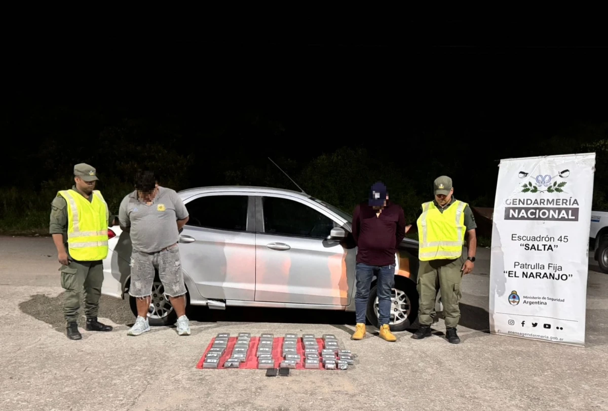 Encontraron 28 kilos de cocaína dentro de un auto