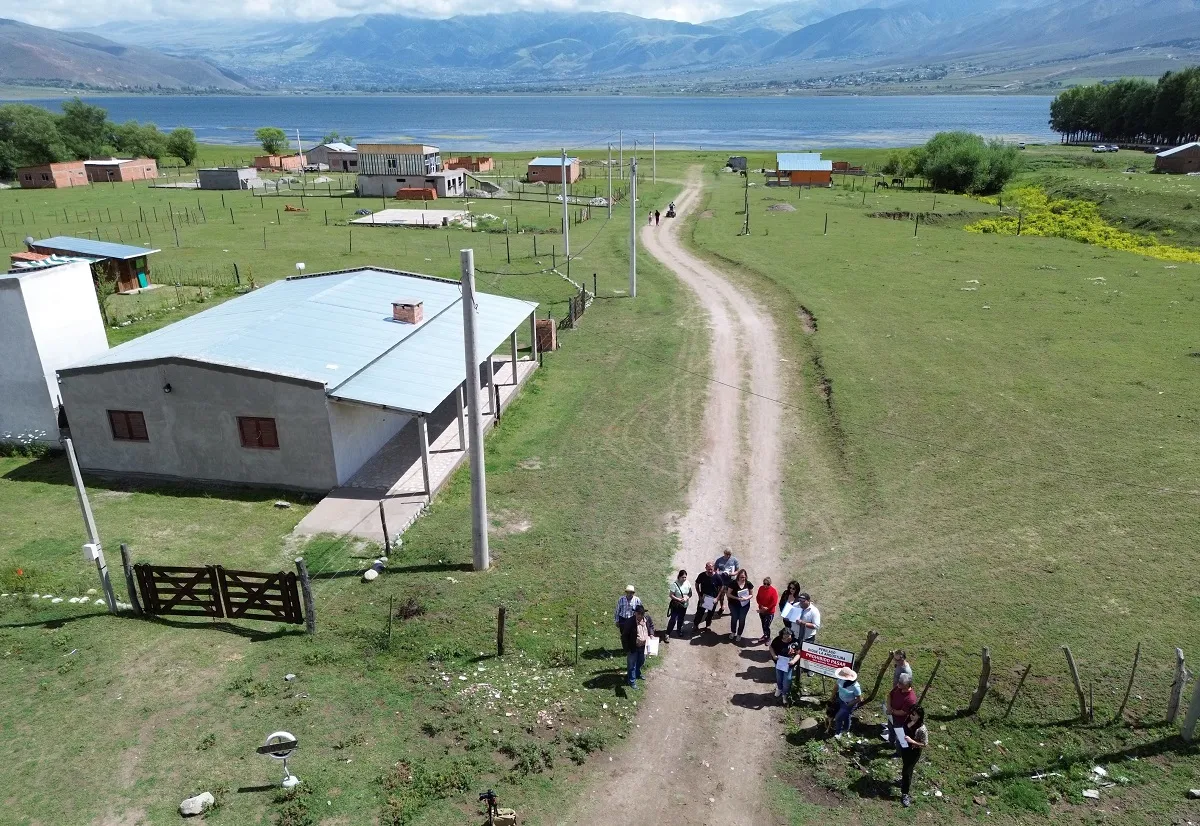 TIERRAS FISCALES. Las casas terminadas y las que se estaba construyendo en el proyecto conocido como “Loteo Gaucho Castro”.