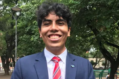 Soñó con ser un prócer como Belgrano y hoy ayuda a otros jóvenes a alzar la voz