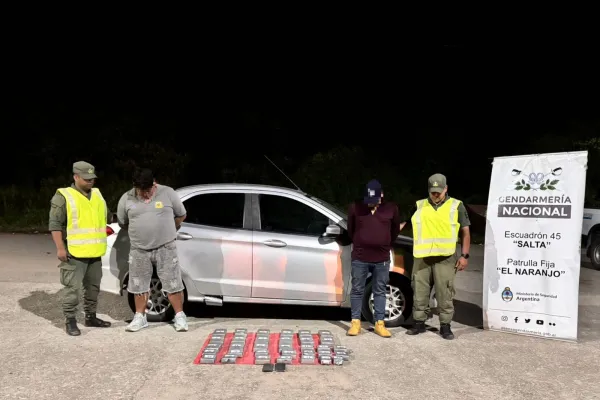 Encontraron 28 kilos de cocaína dentro de un auto