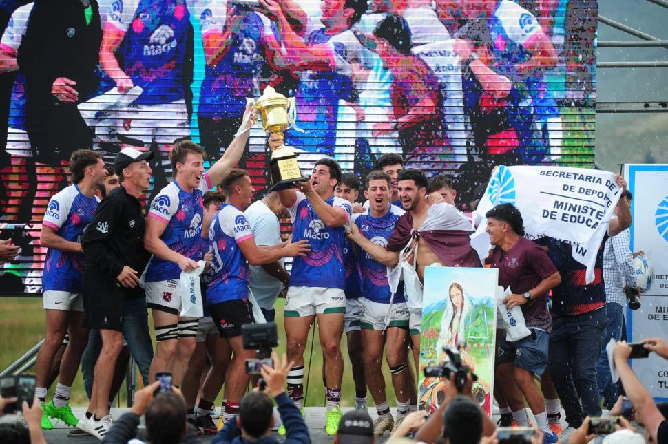 UN GRAN FESTEJO. El seleccionado de Salta fue el inobjetable campeón del año pasado. la gaceta / foto de DIEGO ARAOZ (archivo)