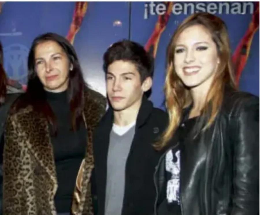 Alejandra junto a Fausto y a Antonia, en una foto de hace algunos años.