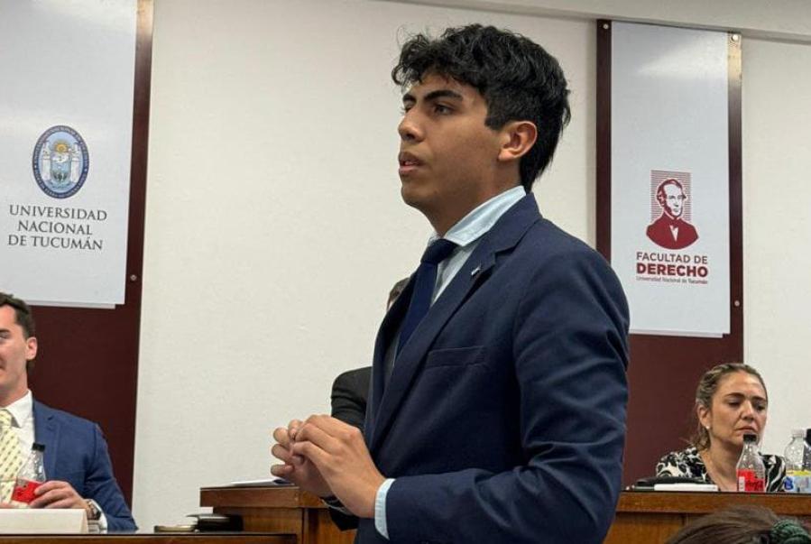 ROMPIENDO BARRERAS. Hoy en día, es estudiante de derecho y da charlas a otros jóvenes.