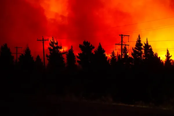 El fuego ya quemó todo: el incendio forestal en Epuyén ya arrasó con 2.000 hectáreas