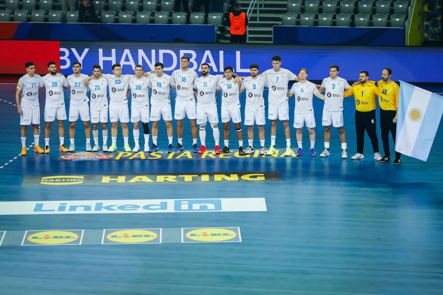 NO ALCANZÓ. La selección masculina de handball cayó 39-25 frente al conjunto africano.