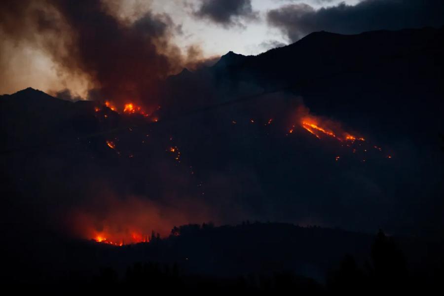 El fuego ya quemó todo: el incendio forestal en Epuyén ya arrasó con 2.000 hectáreas