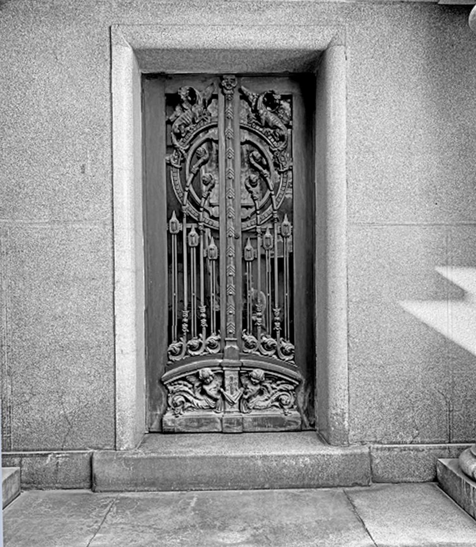 UNA PUERTA DESTACADA. La herrería forma parte también del patrimonio.