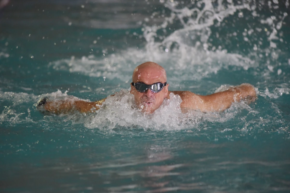 SUPERACIÓN. El triatleta Sirimaldi será uno de los tucumanos que intentará cruzar el Río de La Plata.