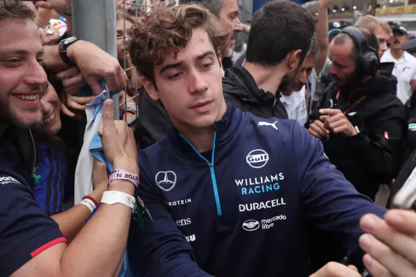 El increíble tatuaje de un fanático que impactó a Franco Colapinto