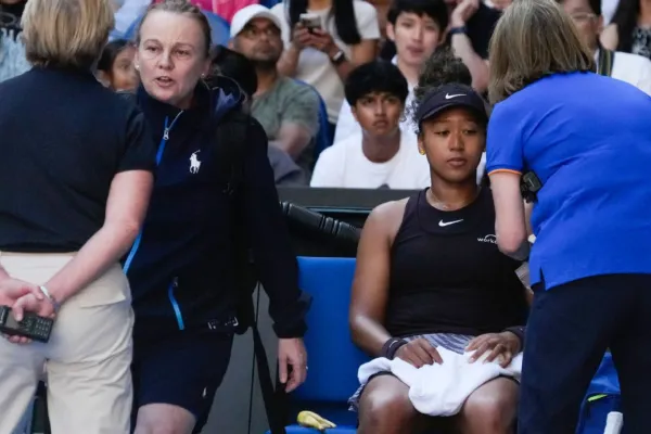 Naomi Osaka abandonó el Abierto de Australia, una lesión frustra su regreso al Grand Slam