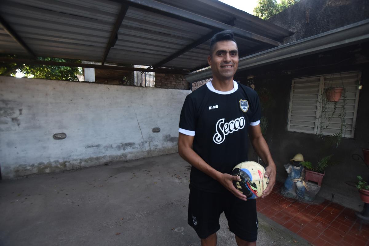 De joven, con la camiseta de Central Norte, el apodado ‘Riquelmito’ demostró su talento en el fútbol tucumano antes de decidir retirarse del profesionalismo. 