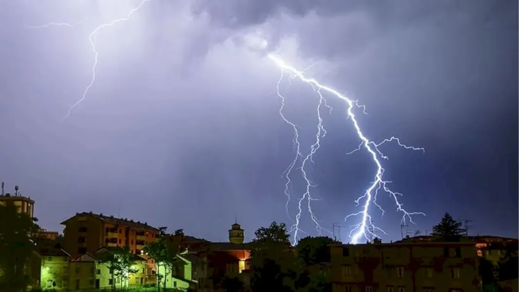 Los ciudadanos de las zonas afectadas por la alerta deberán mantenerse informados para evitar daños a la salud y accidentes.