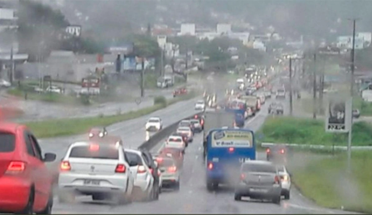 Las fuertes tormentas complican la llegada de turistas a Florianópolis y Camboriú 