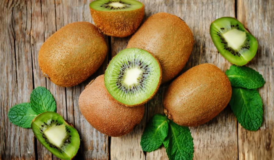 El kiwi es una fruta rica en nutrientes y antioxidantes, ideal para una dieta equilibrada