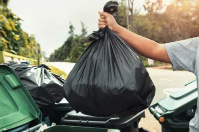 ¿Qué significa posponer sacar la basura, según los expertos?