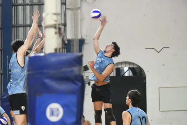 Buccarelli es el goleador de la Liga de Voléibol Argentina con Tucumán de Gimnasia por una decisión familiar