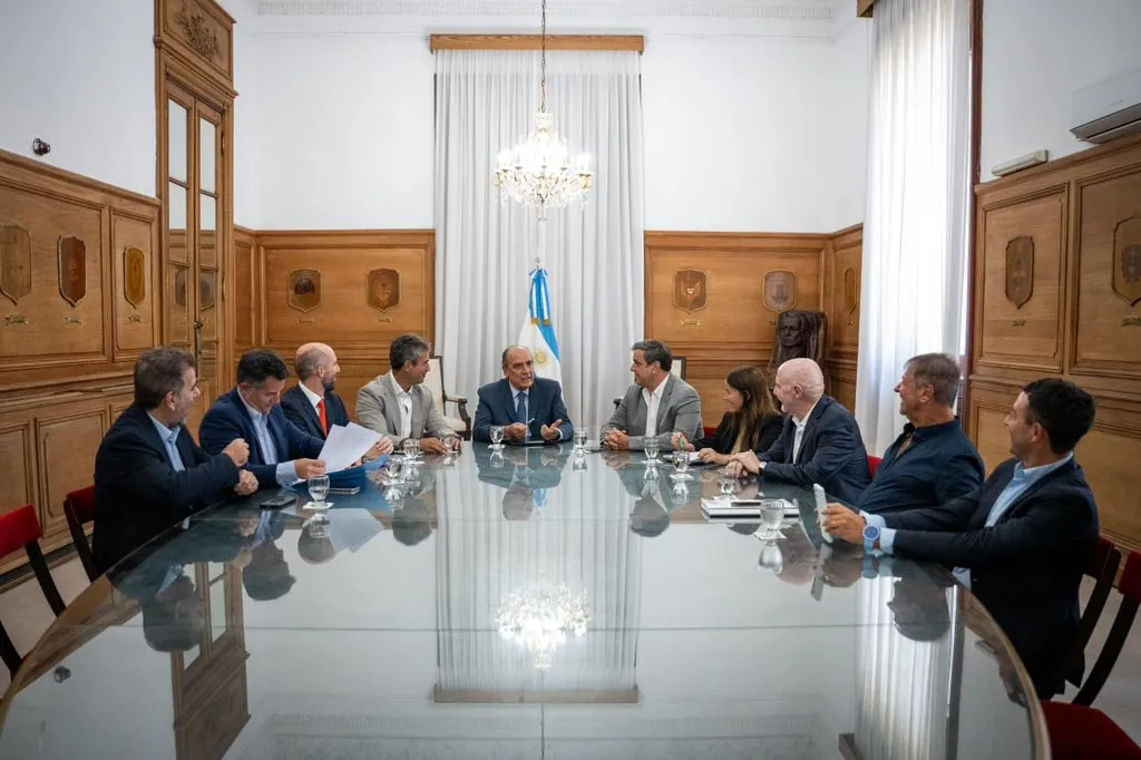 Sesiones extraordinarias: Francos se reunió con los bloques dialoguistas  y fijó fechas para el debate