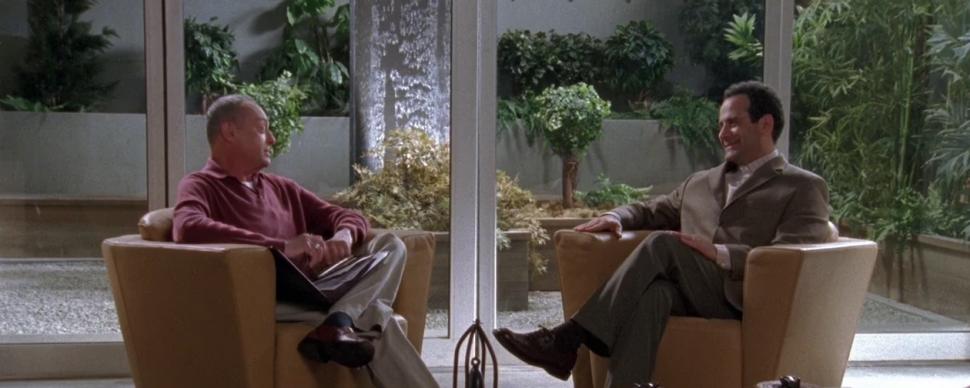 ICÓNICO. En la serie “Monk”, el protagonista quiere irse de vacaciones con su analista cuando le avisa del viaje.