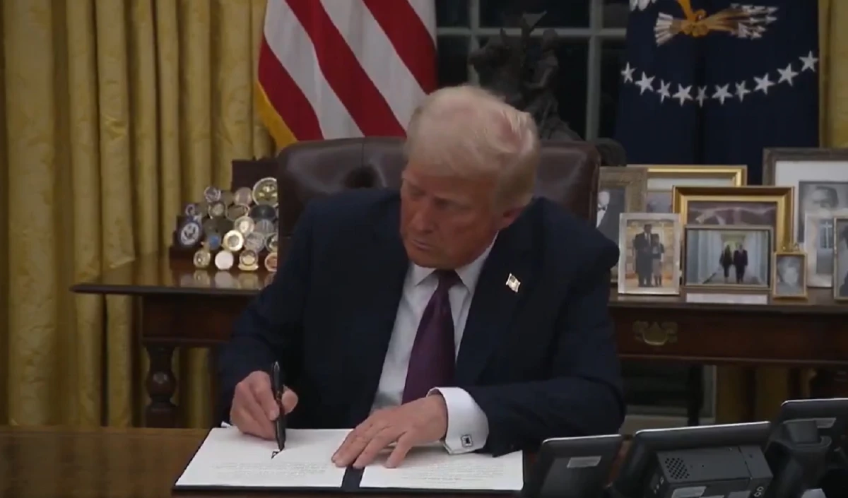 Donald Trump firmó un decreto para retirar a Estados Unidos de la OMS