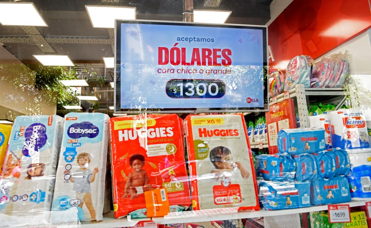 Ya hay negocios tucumanos que ofrecen la chance de pagar en dólares