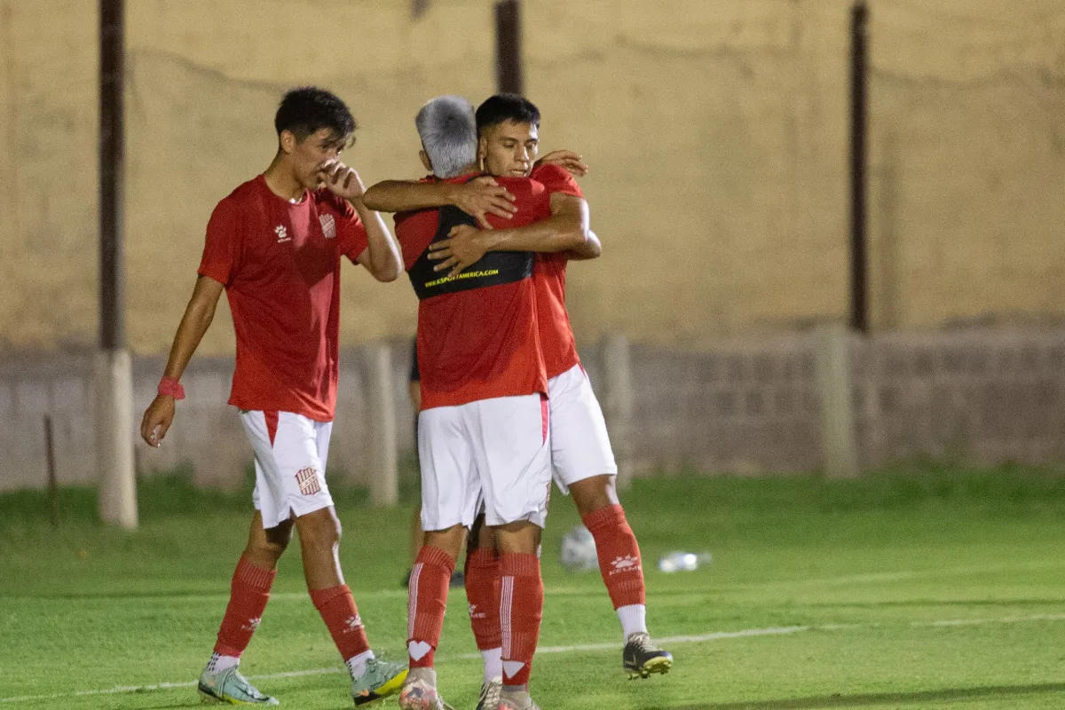 Los suplentes de San Martín de Tucumán mostraron un gran nivel de fútbol y vencieron a Mitre