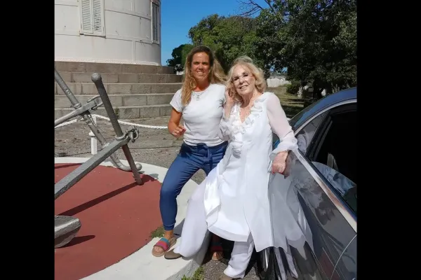 Mirtha Legrand visitó el Faro de la Memoria en Mar del Plata, en medio de los ajustes del Gobierno