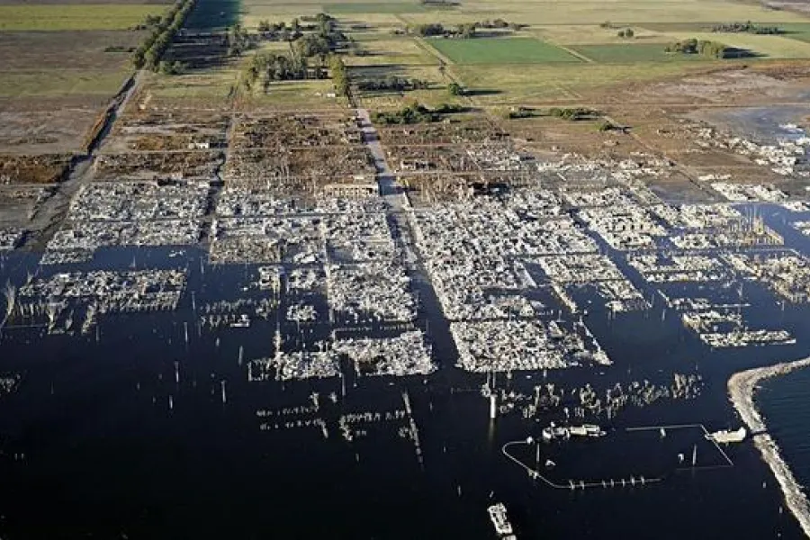 CONGELADA EN EL TIEMPO. Villa Epecuén sufrió una terrible inundación hace 40 años que la dejó bajo el agua. / ABC