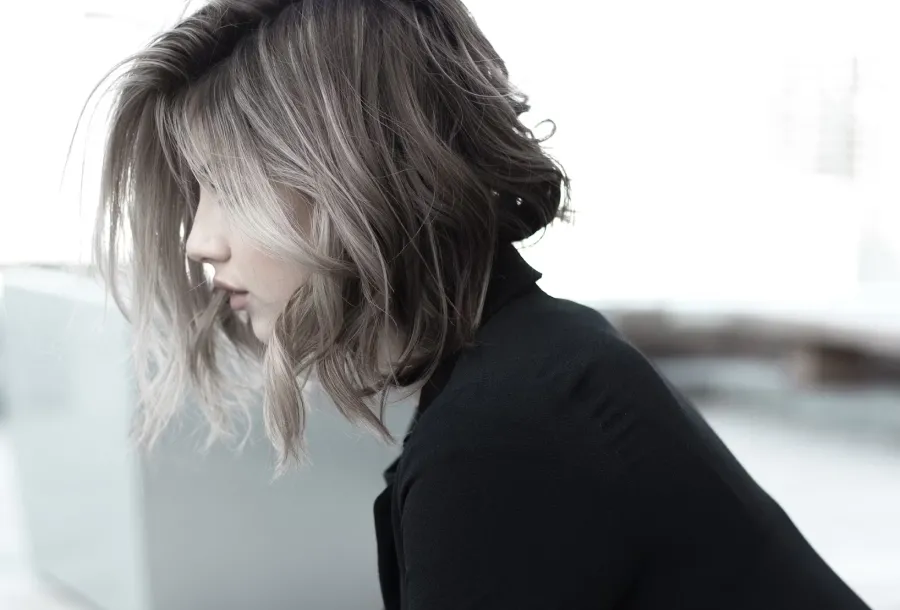 ENCANECIMIENTO PREMATURO. Las generaciones Z y Millennial tienen una mayor crecimiento de canas que las generaciones anteriores. / UNSPLASH 