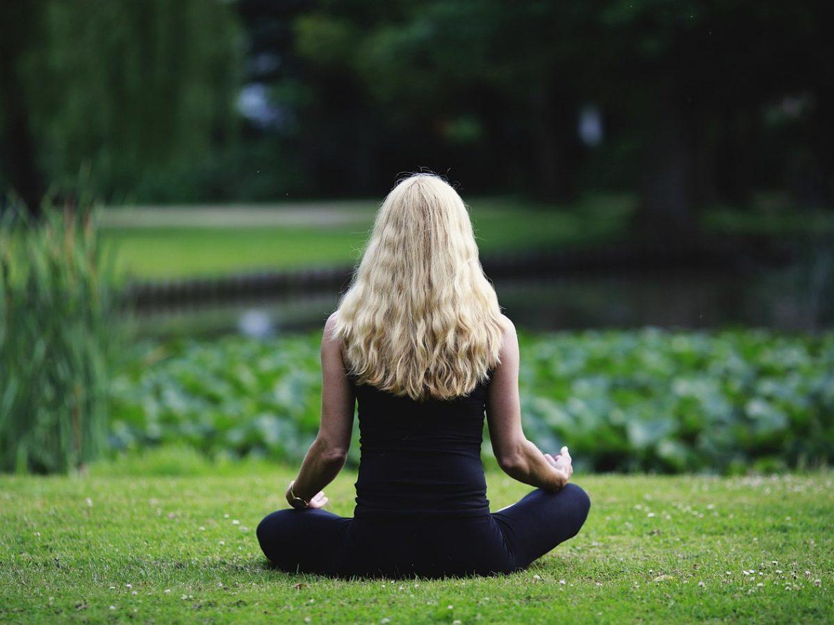 Meditación al aire libre.