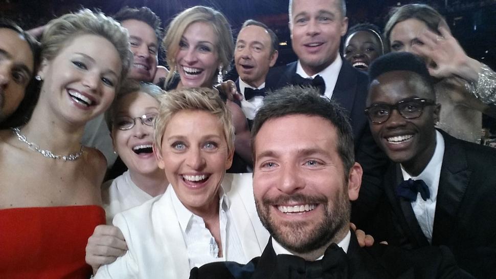 ICÓNICA. En 2014, Ellen Degeneres se tomó una selfie en los Oscars.