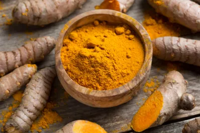 Los increíbles beneficios de tomar té de cúrcuma todas las noches