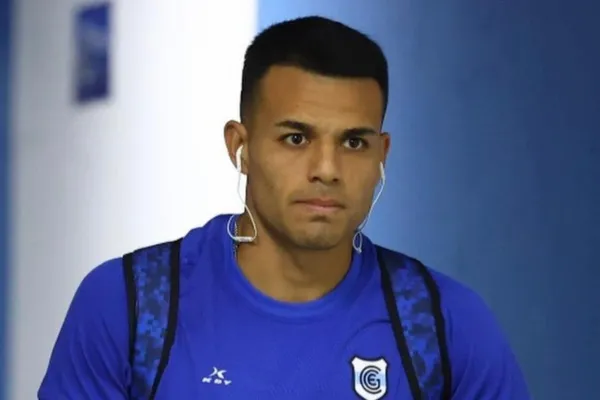 Jugó en Atlético Tucumán, fue suspendido por falsificar un PCR, ahora dejó pagando a Alvarado y se ofreció en San Martín