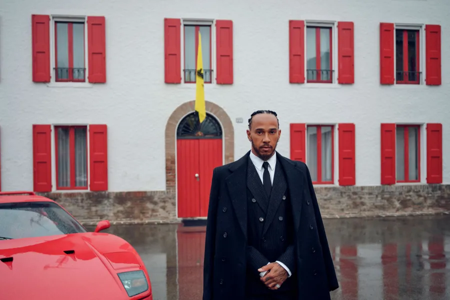 INICIO DE UNA ERA. La foto de la presentación de Lewis Hamilton para Ferrari