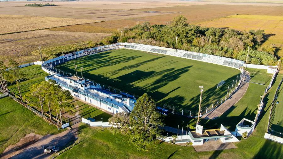 El Estadio Modesto Marrone de Argentino de Monte Maíz, con capacidad para 5500 espectadores.