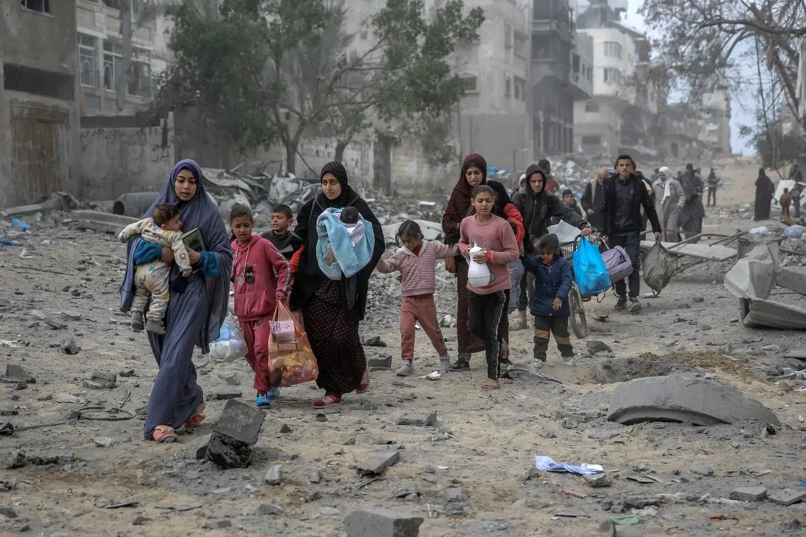 RUINAS. Los palestinos regresan a su tierra y la encuentran devastada.