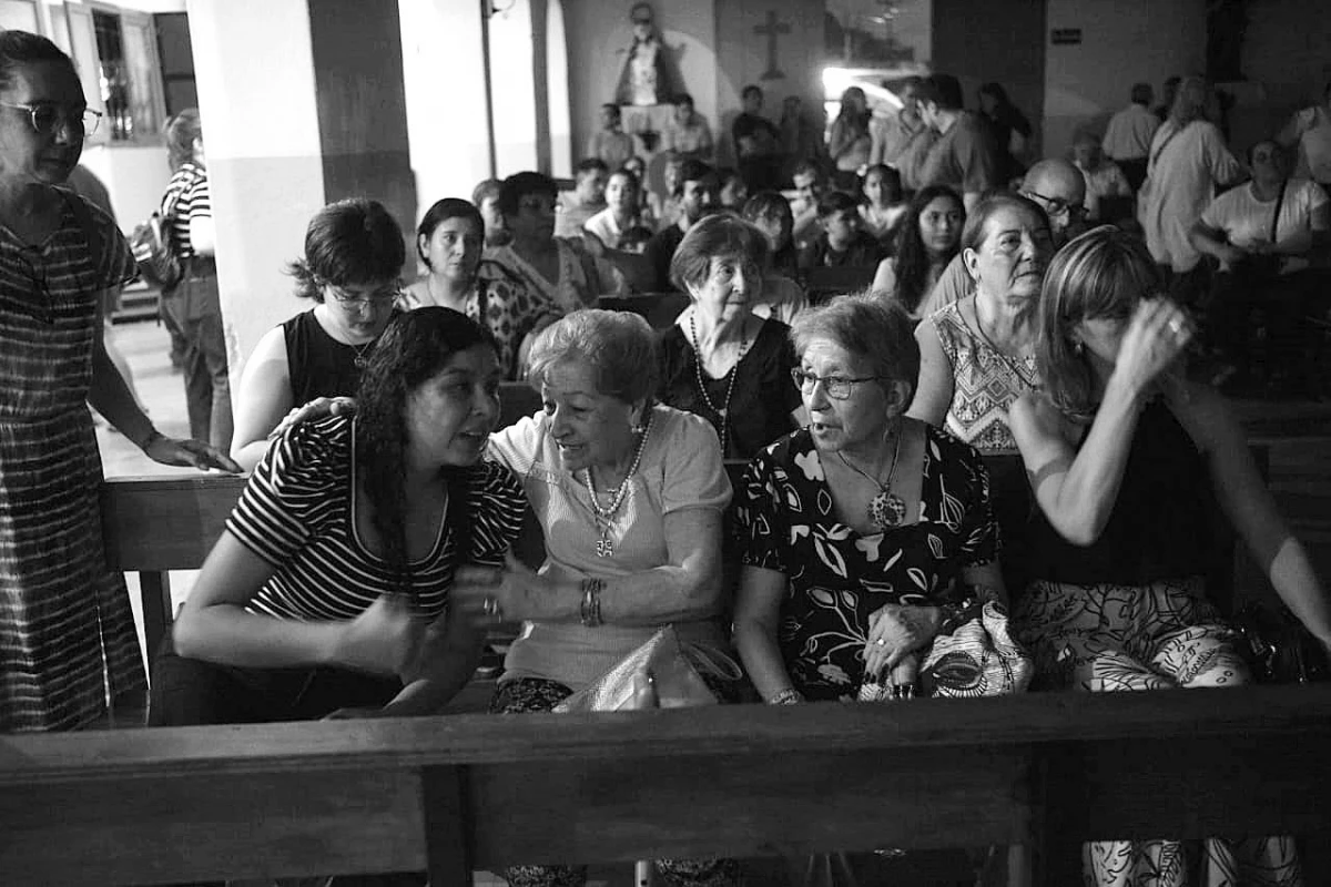 EMOTIVO. Durante la ceremonia, familiares, amigos y sobrevivientes se unieron en un emotivo homenaje.