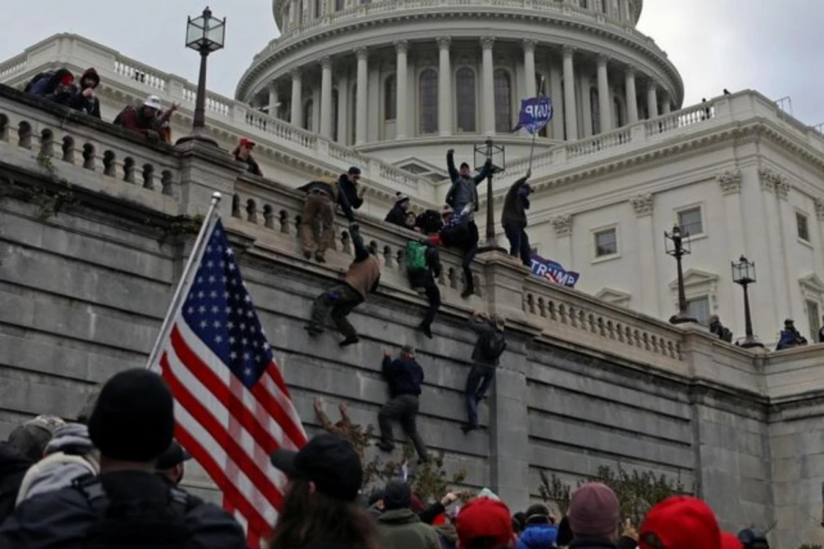 Una mujer que participó del asalto al Capitolio de EEUU rechazó el indulto de Donald Trump