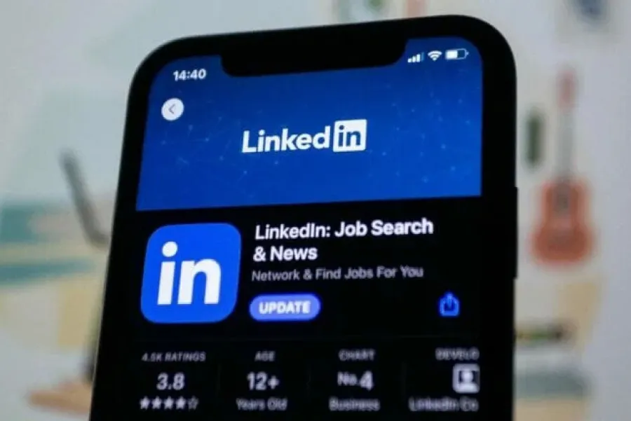 BAJO LA LUPA. LinkedIn recibió una demanda colectiva por difundir datos privados de usuarios. / ENGAGE AI