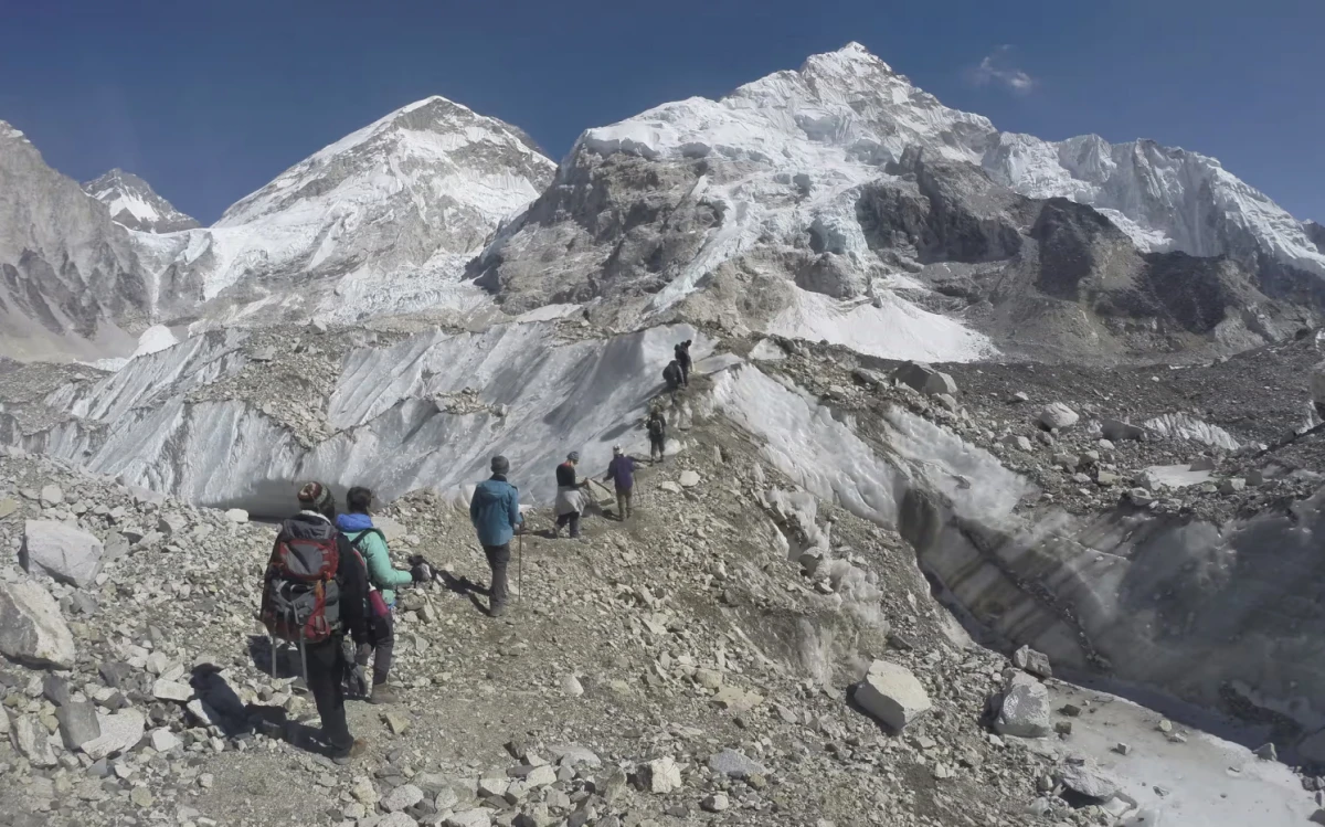 Nepal emite alrededor de 300 permisos al año para el monte Everest. Fotografía: Tashi Sherpa/APPhotograph: Tashi Sherpa/AP
