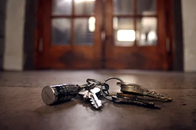 ¿Por qué olvidamos dónde dejamos las llaves? Qué dice la neurociencia sobre los lapsos de memoria