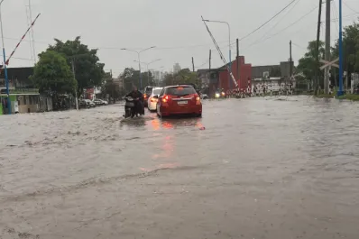La tormenta trajo alivio en medio de la ola de calor, pero también dejó zonas intransitables en Tucumán