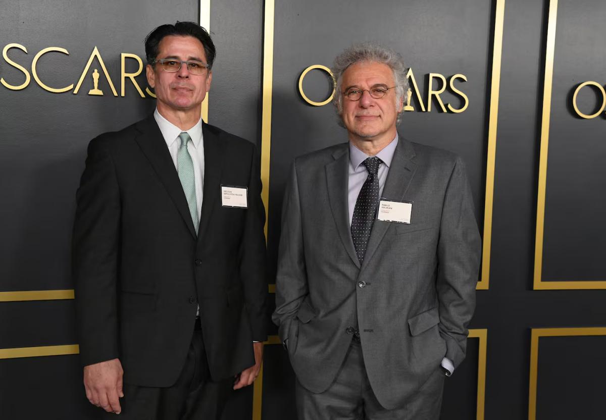 Nelson Sepulveda-Fauser y Pablo Helman durante la entrega de diplomas por las nominaciones al Oscar de 2020.