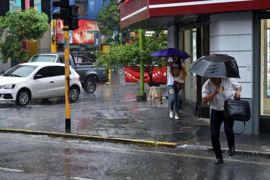 Tucumán y siete provincias más bajo alerta amarilla por tormentas: ¿cuándo lloverá?