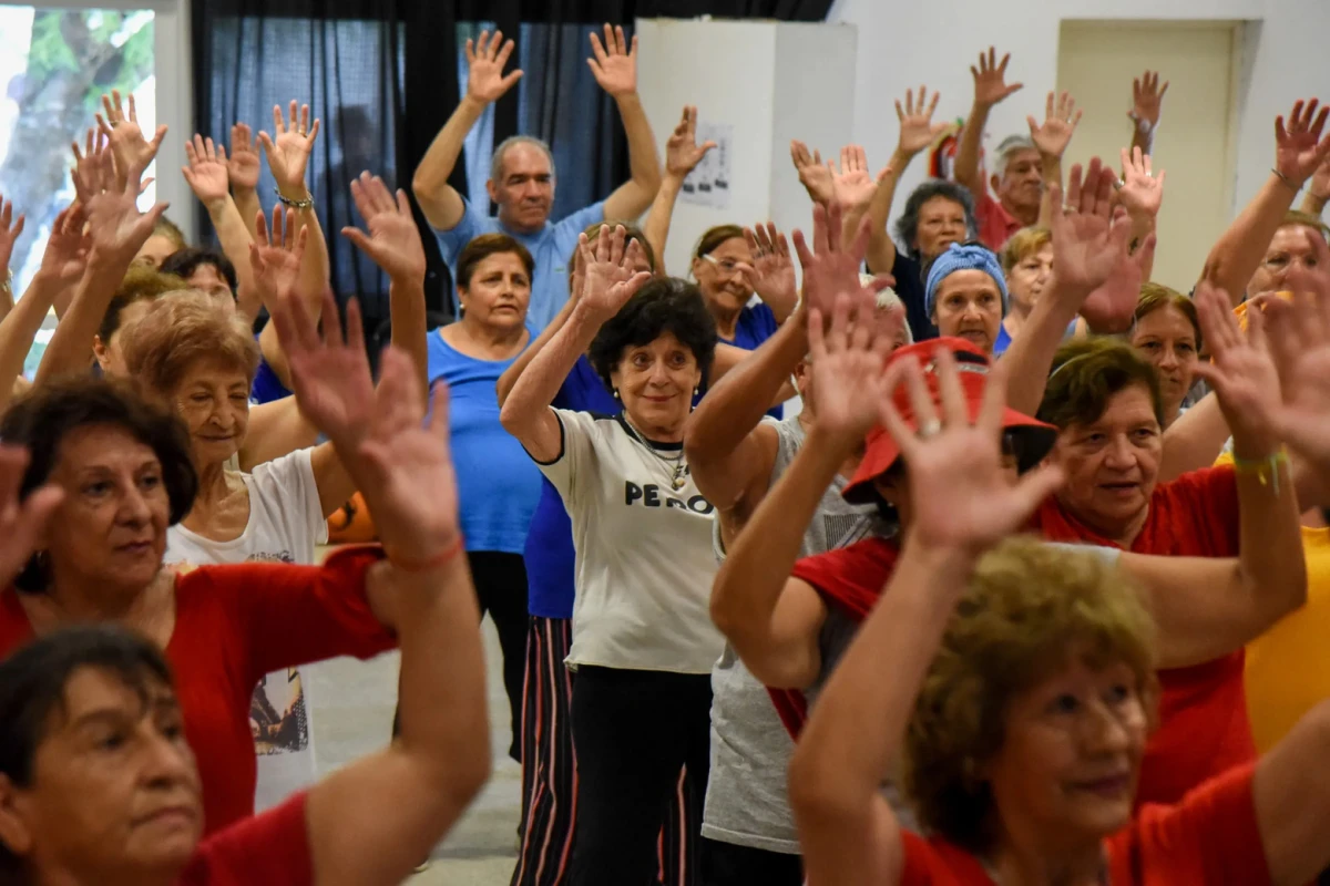 ACTIVIDADES EN VACACIONES. Los adultos mayores disfrutan de la Colonia Municipal.